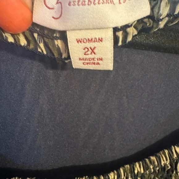 NAVY/TAN PRINT TOP w/SLEEVE DETAIL   PLUS: 2X    #W - Picture 12 of 12